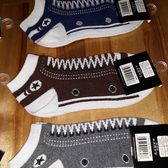 6 Pairs Youth Sneaker Socks - Picture 2 of 4